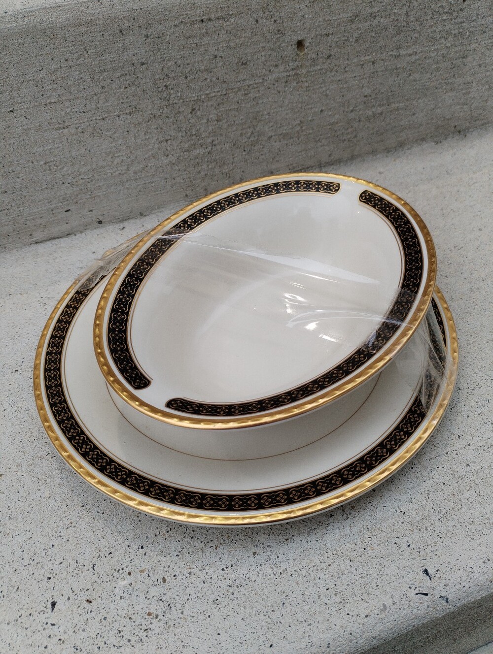 BLACK SAPPHIRE by Pickard Dinner Plate 11" Made in USA 9"bowl
